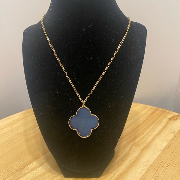 Elegant Blue Pendant Necklace - Picture 6 of 8